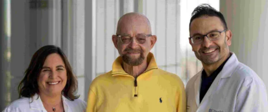 圖：埃德蒙茲（中）第五個接受干細胞移植的HIV患者