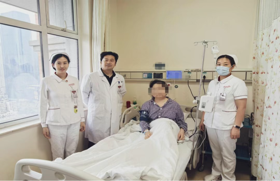 “BK-SLE-I/01”項目全國首例研究參與者與趙洪軍副教授團隊合照